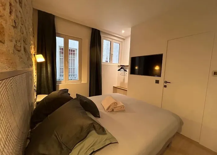 Louvre -Notre Dame 2Bd, 2Bath Ac
